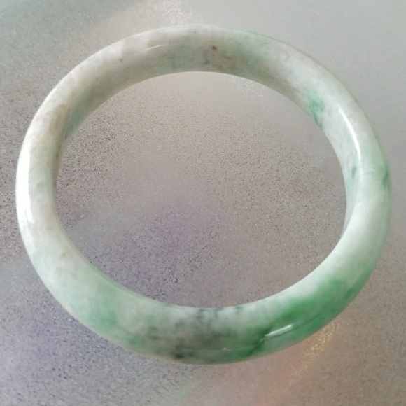 Jade bangle - Picture 7 of 8